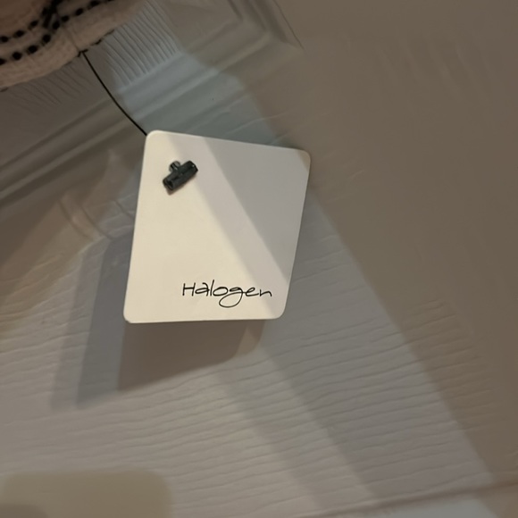 Halogen Women’s XL New With Tags- Suite jacket with zipper pockets. - Picture 3 of 4